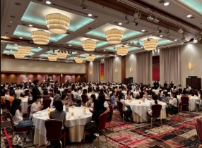 ポートピアホテルでの夕食 コース料理を頂きました。