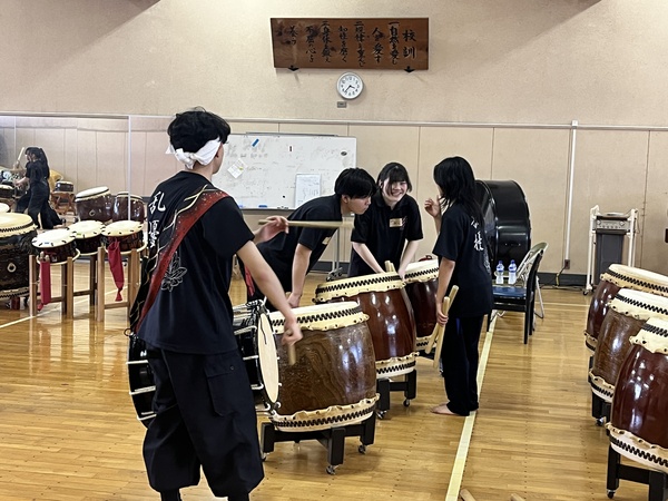 話をする部員たち