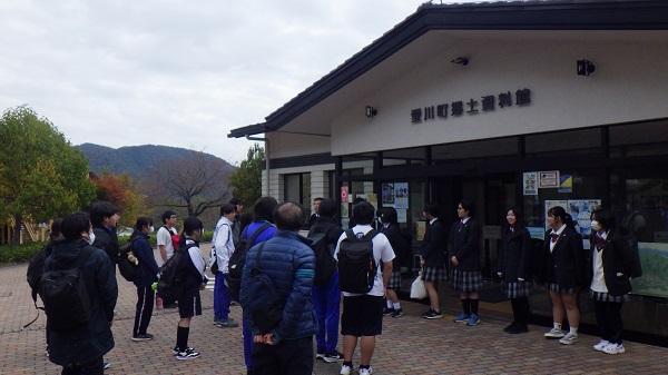 朝に郷土資料館前に集合