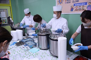 カレーライスの提供