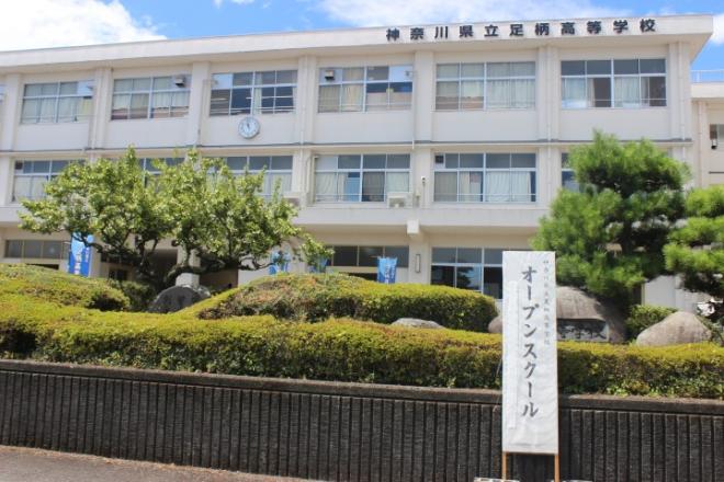 校舎入り口に立て看板