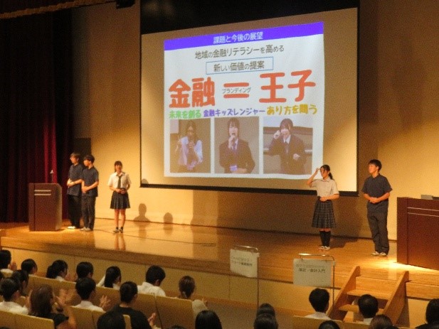 マーケティング部のプレゼンテーション