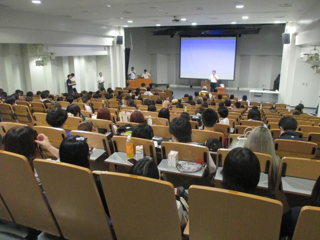 全校集会