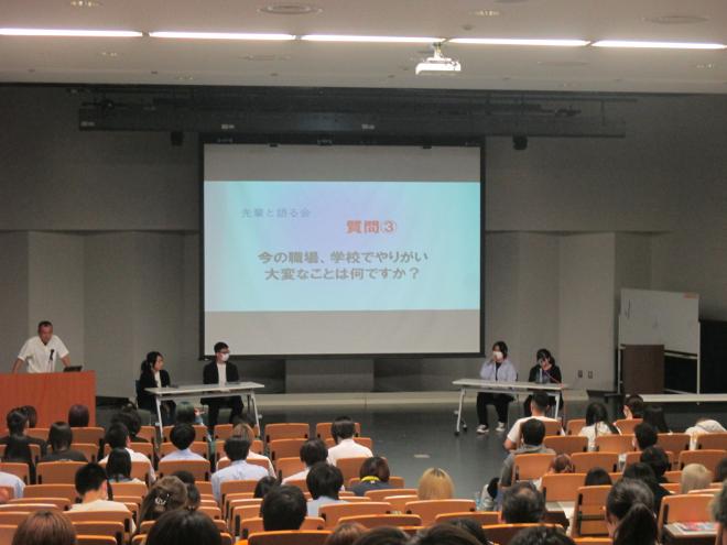 卒業生と語る会