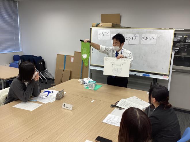 受講者が模擬授業を行っている様子