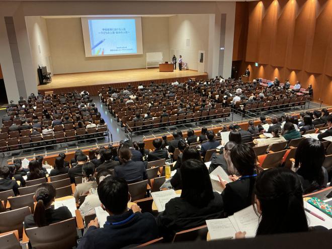 講堂での全体講義の様子