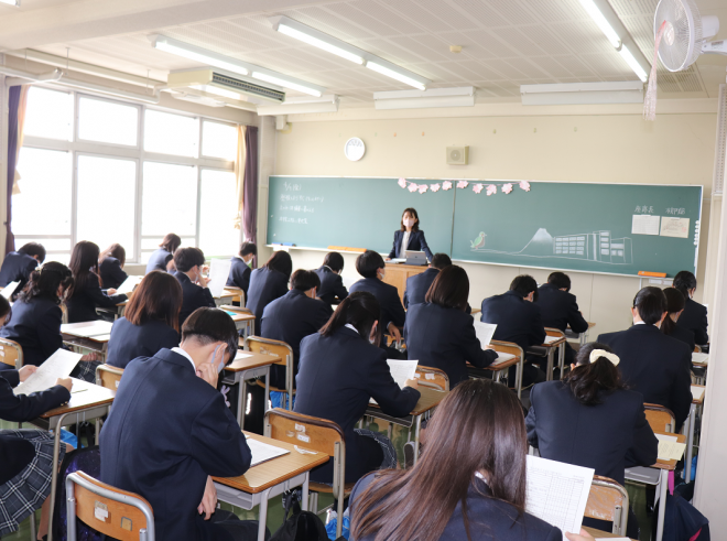 入学式後のホームルーム