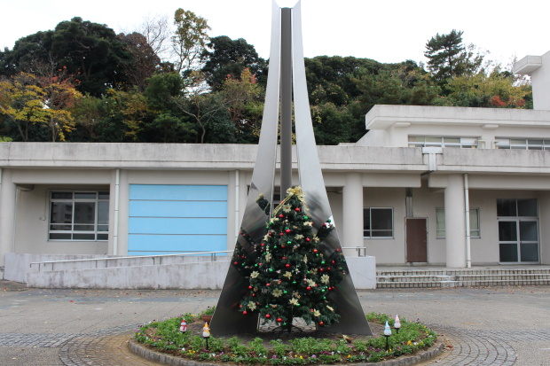 クリスマス飾りの希望の塔