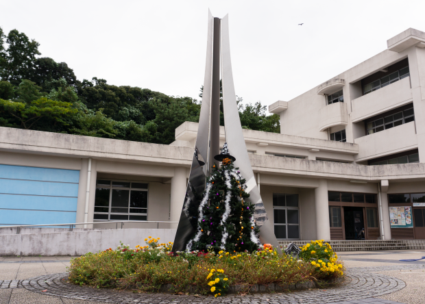 ハロウィーン飾りの希望の塔