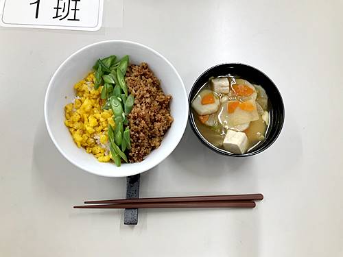 鶏そぼろ飯とけんちん汁5