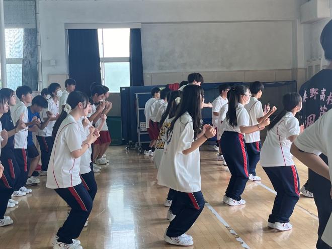 ダンス練習体育館
