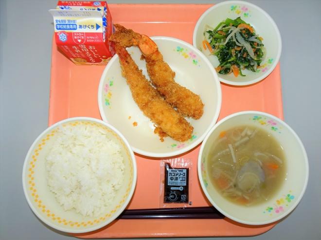 給食の写真