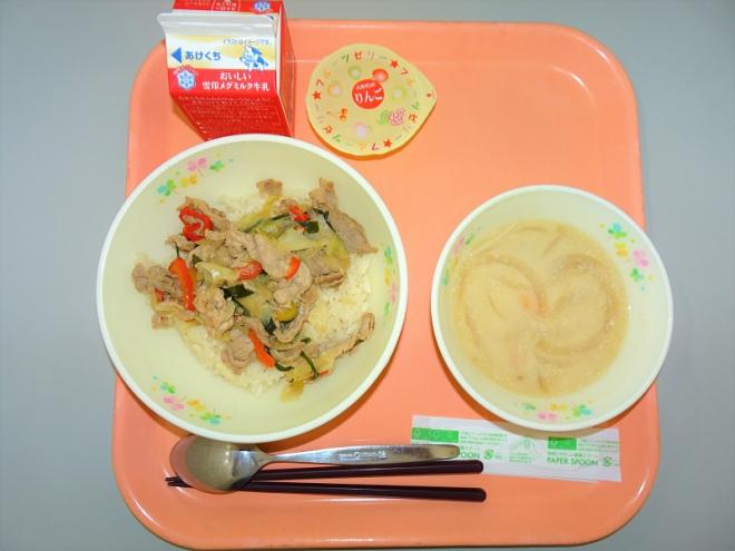 給食の写真