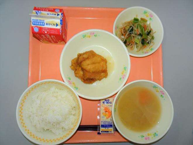 給食の写真