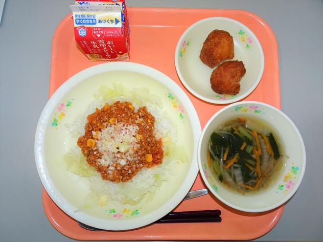 給食の写真