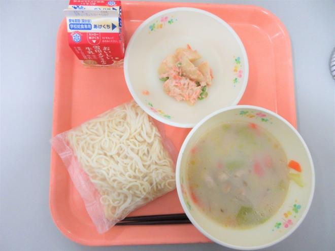 給食の写真