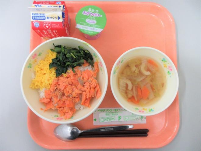 給食の写真
