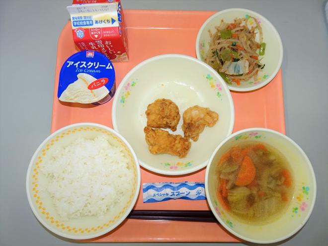 給食の写真