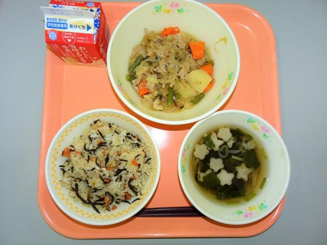 給食の写真