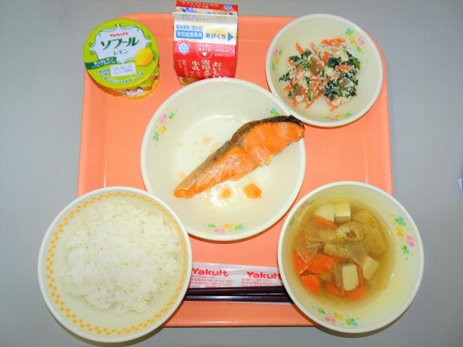 給食の写真