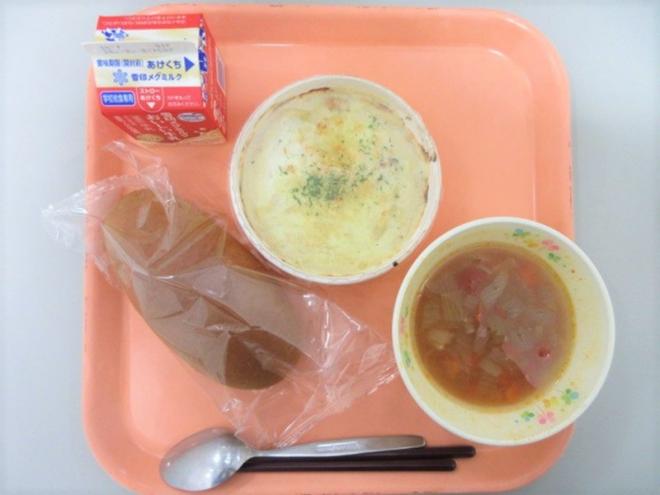 給食の写真