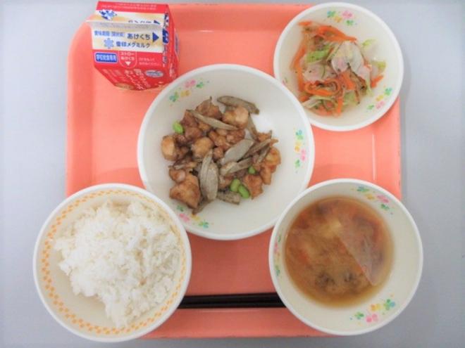 給食の写真