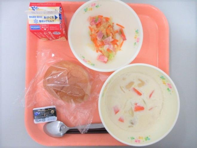 給食の写真