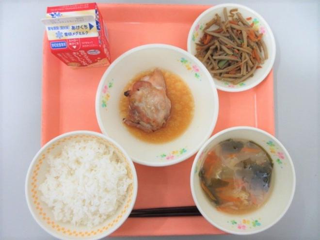 給食の写真