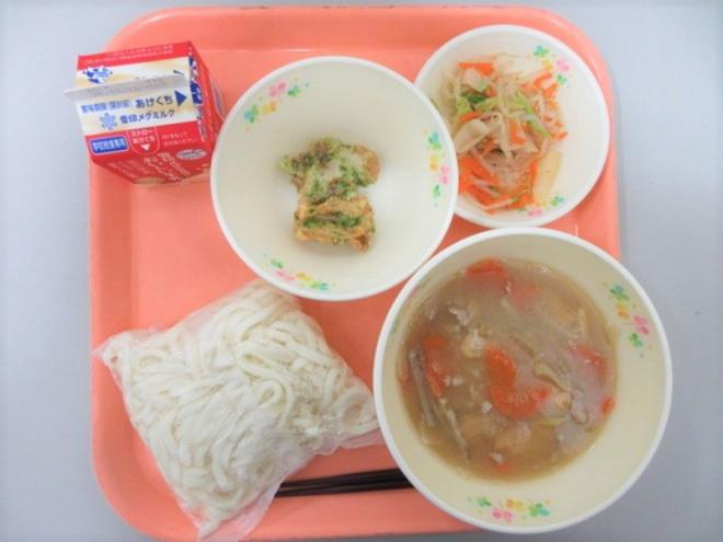 給食の写真