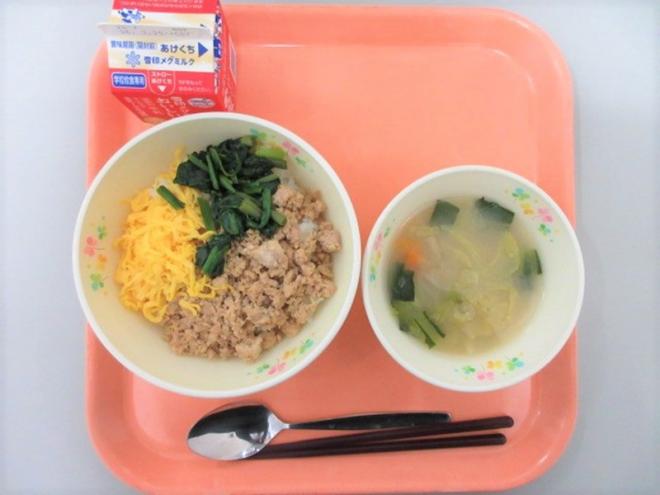 給食の写真