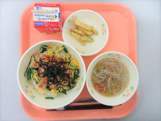 給食の写真