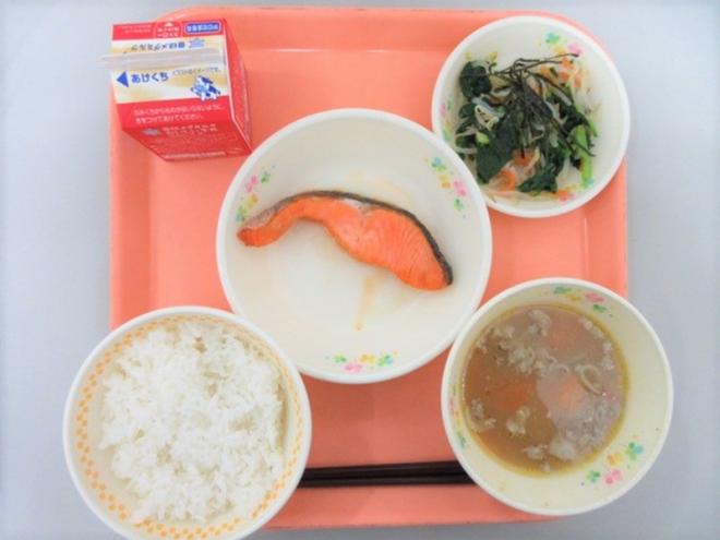 給食の写真