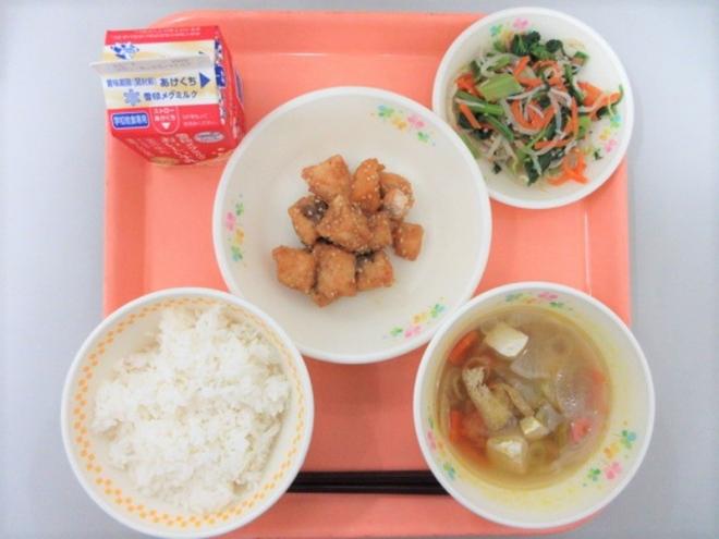 給食の写真