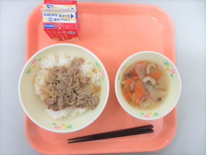 給食の写真