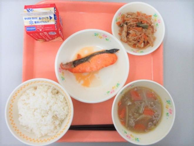 給食の写真