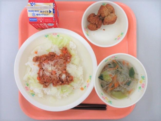給食の写真
