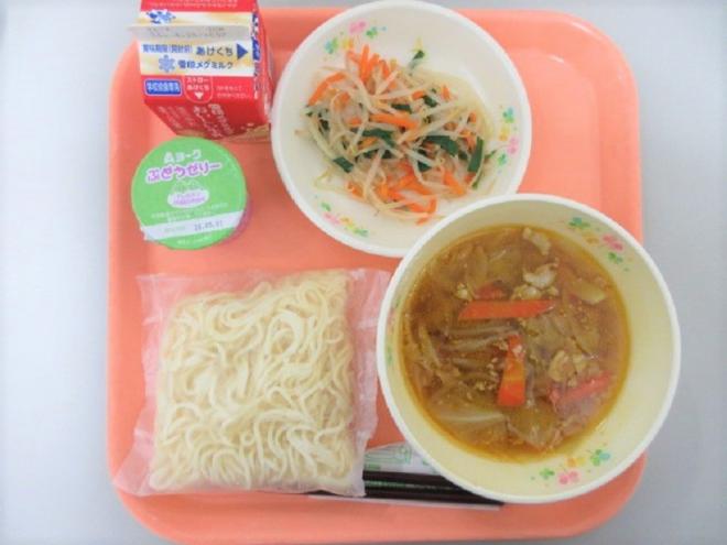 給食の写真