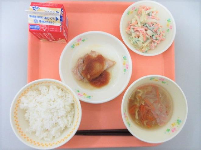給食の写真