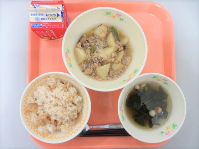 給食の写真