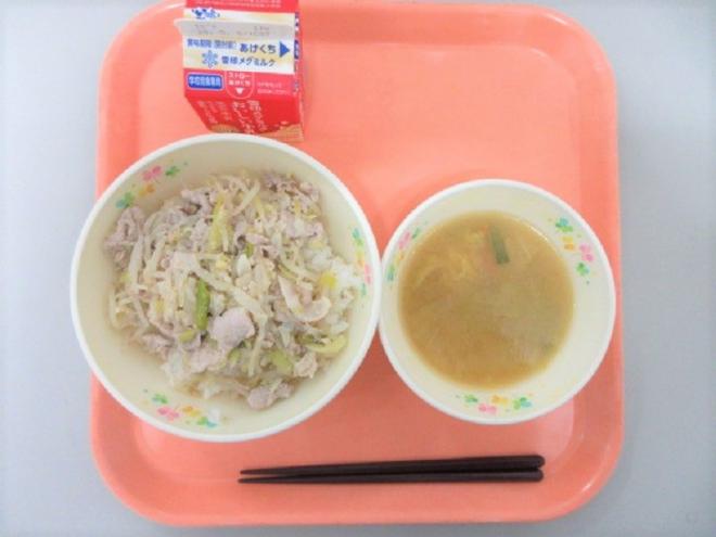 給食の写真