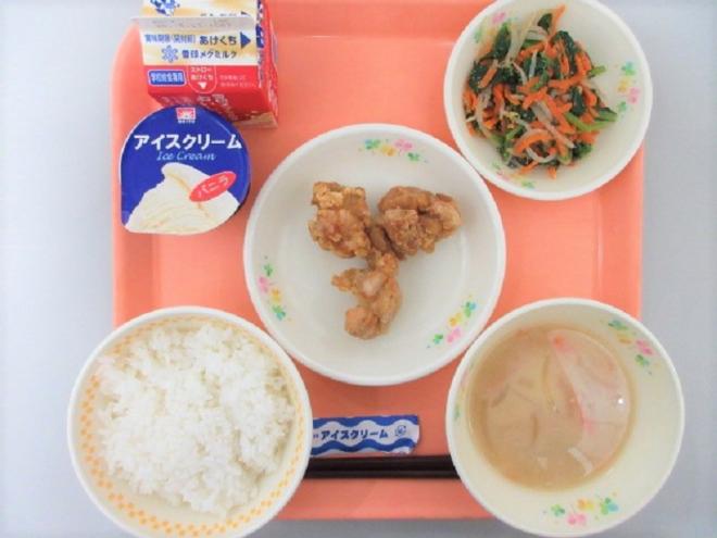 給食の写真