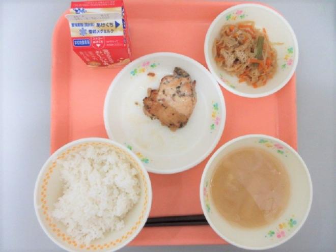給食の写真