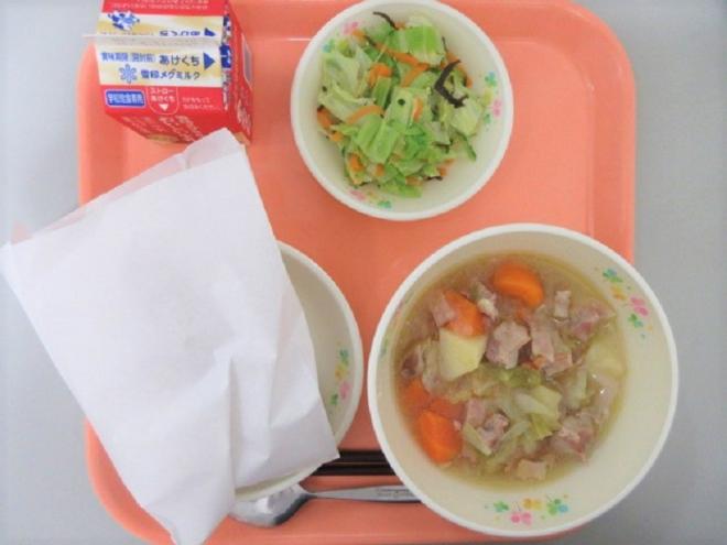 給食の写真