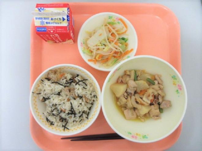 給食の写真