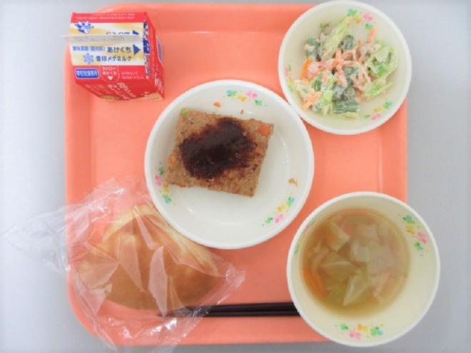 給食の写真