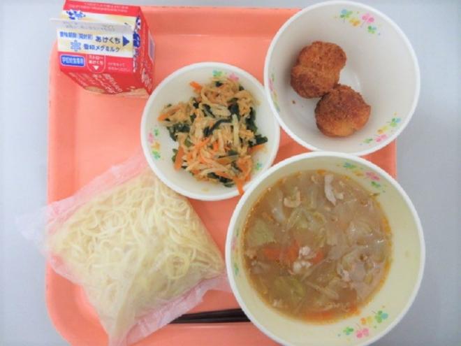 給食の写真