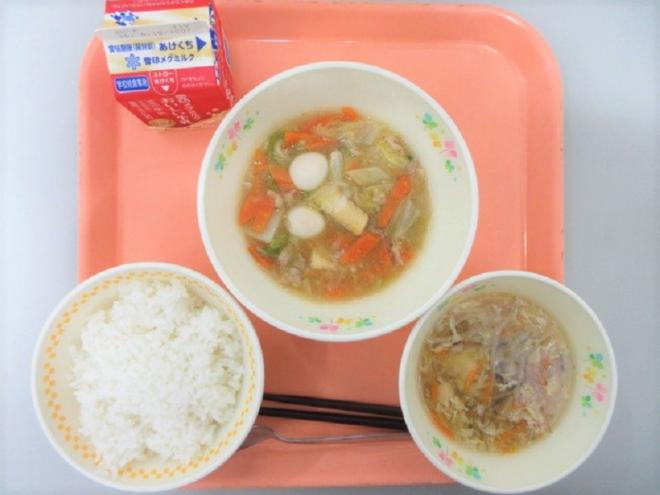 給食の写真