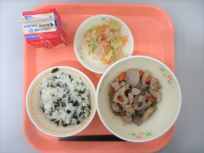 給食の写真