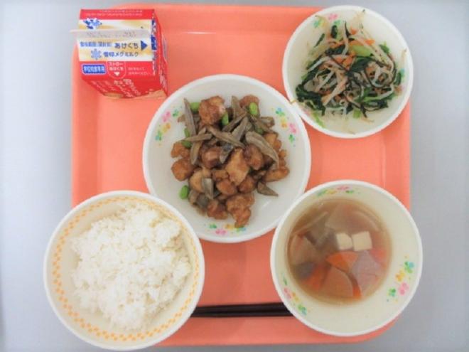 給食の写真