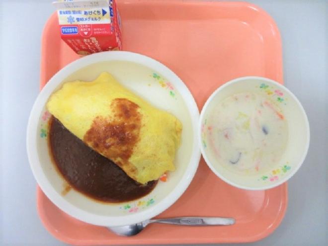 給食の写真